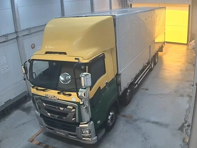 Isuzu TRUCK — фото 1