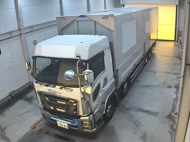 Isuzu TRUCK — фото 1
