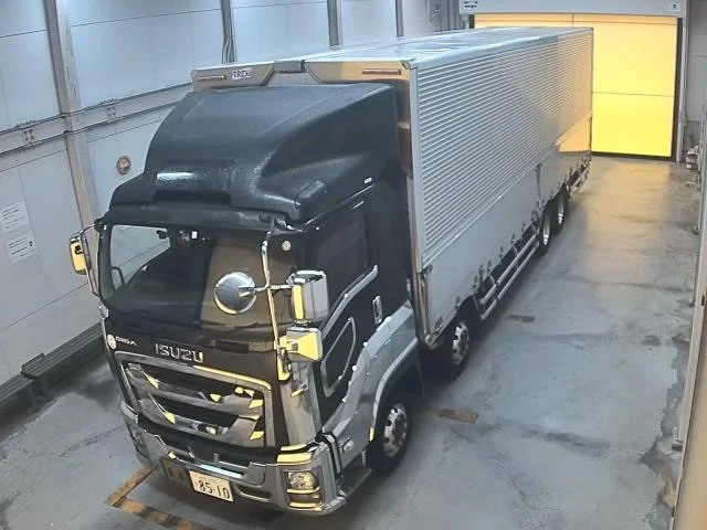 Isuzu TRUCK — фото 1
