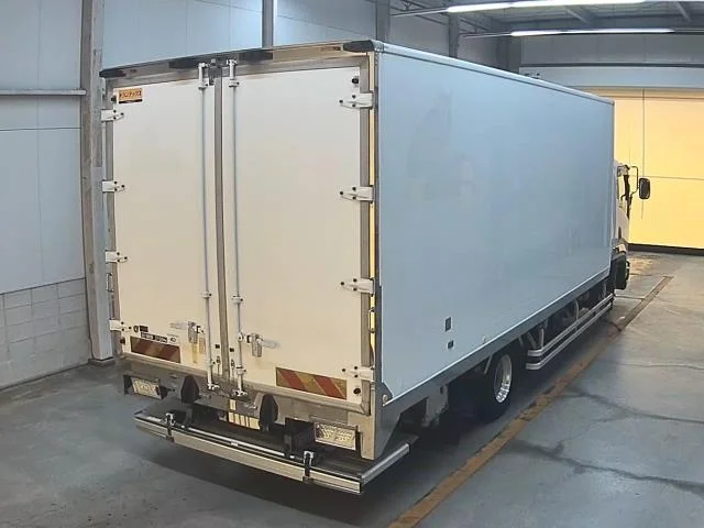 Isuzu FORWARD — фото 2
