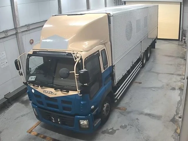 Isuzu TRUCK — фото 1