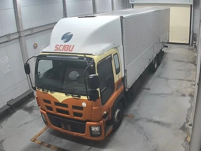 Isuzu TRUCK — фото 1