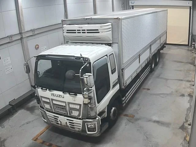 Isuzu TRUCK — фото 1
