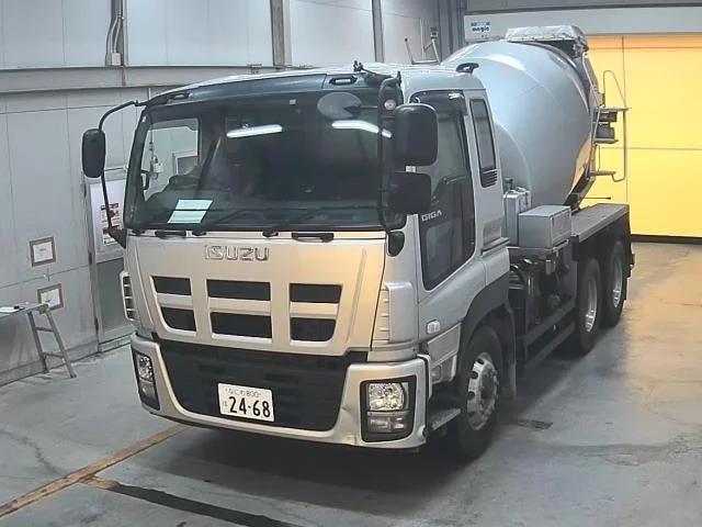 Isuzu TRUCK — фото 1