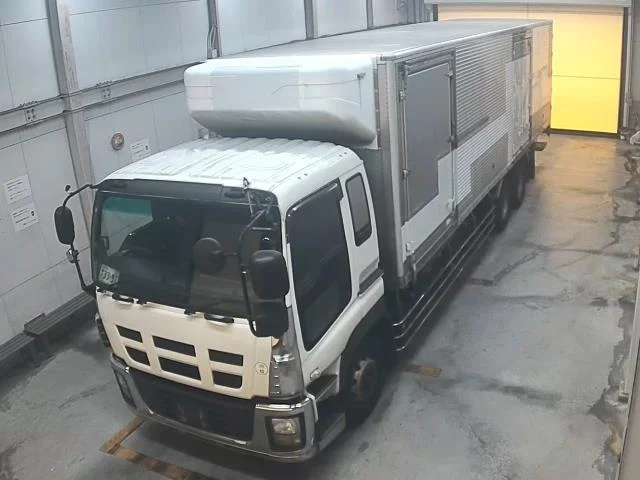Isuzu TRUCK — фото 1