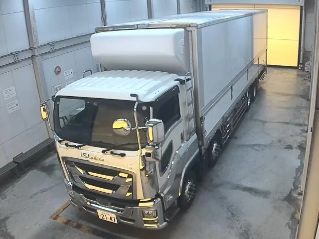 Isuzu TRUCK — фото 1