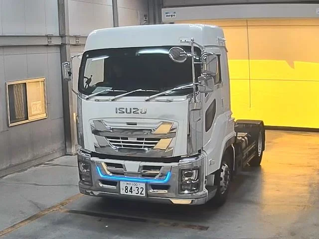 Isuzu TRUCK — фото 1