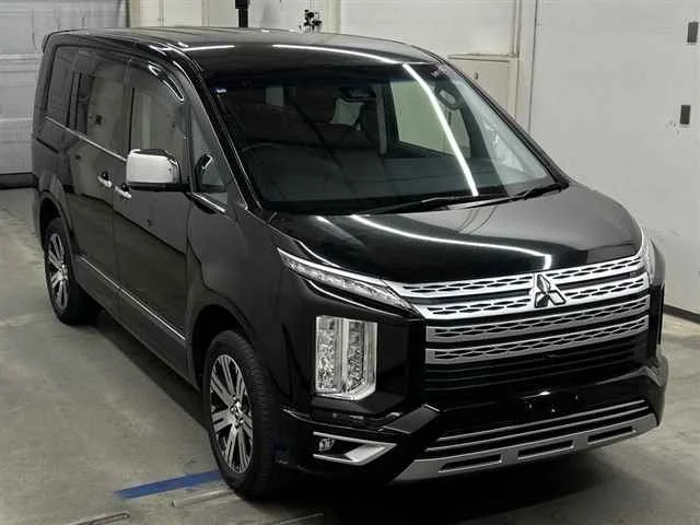 Mitsubishi DELICA D5 — фото 1