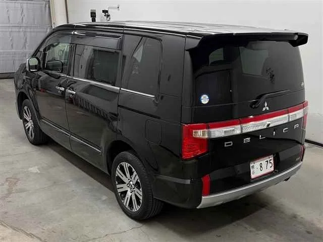 Mitsubishi DELICA D5 — фото 2