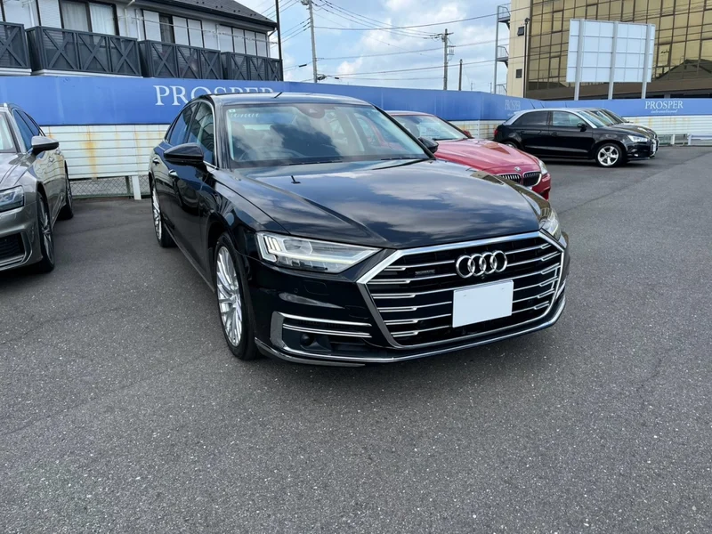 Audi A8 — фото 1