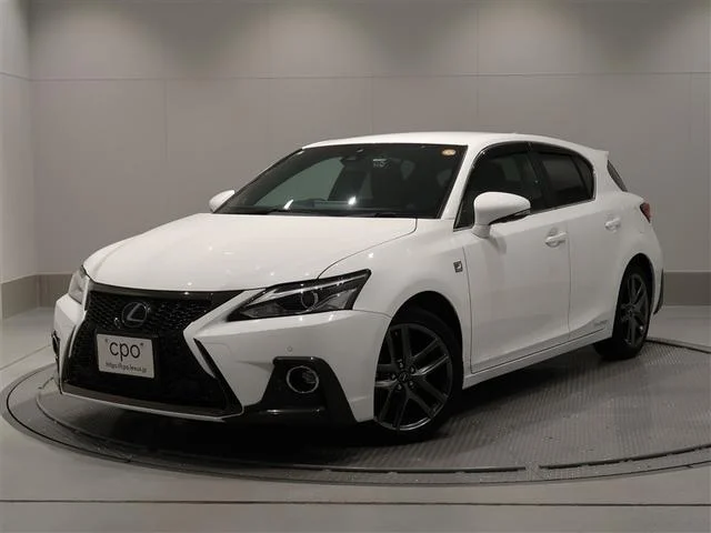 Lexus CT — фото 1