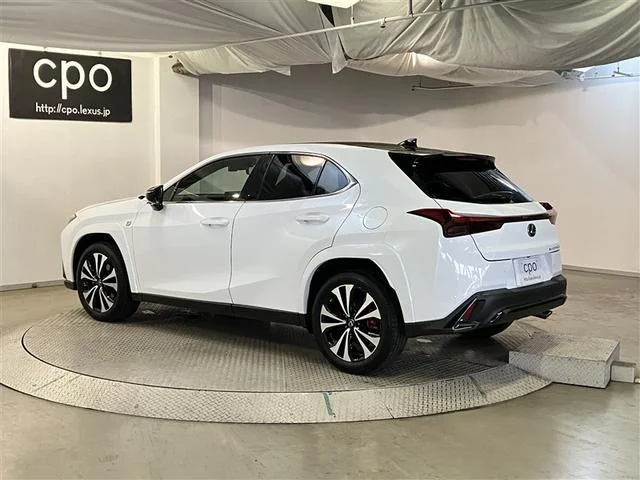 Lexus UX — фото 3