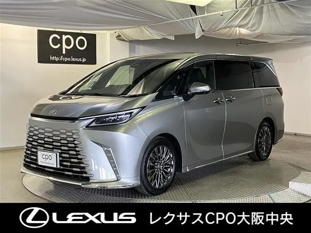 Lexus LM — фото 1
