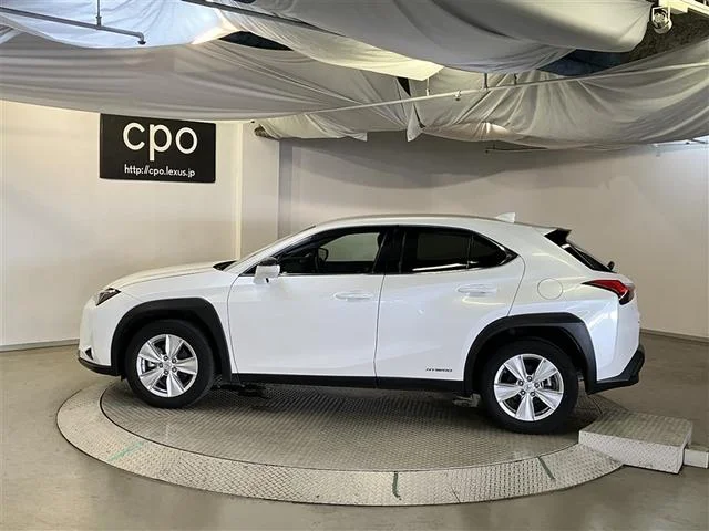 Lexus UX — фото 2