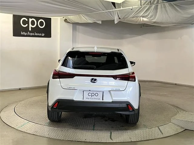 Lexus UX — фото 4