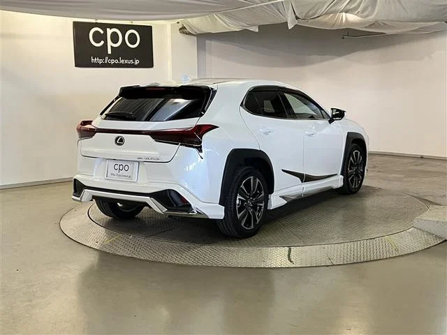 Lexus UX — фото 2