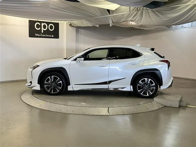 Lexus UX — фото 3