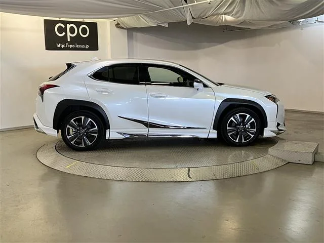 Lexus UX — фото 4