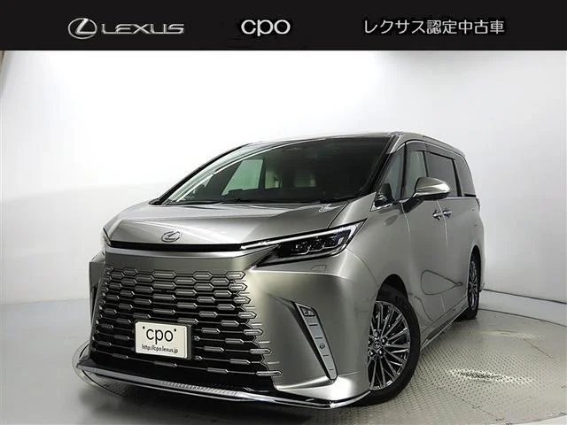 Lexus LM — фото 1