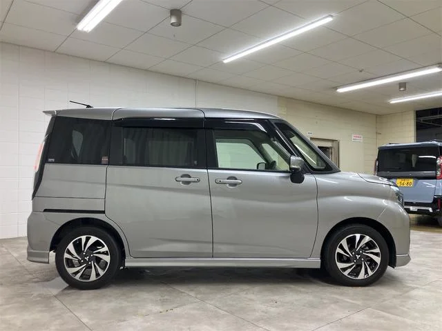 Mitsubishi DELICA D2 — фото 4