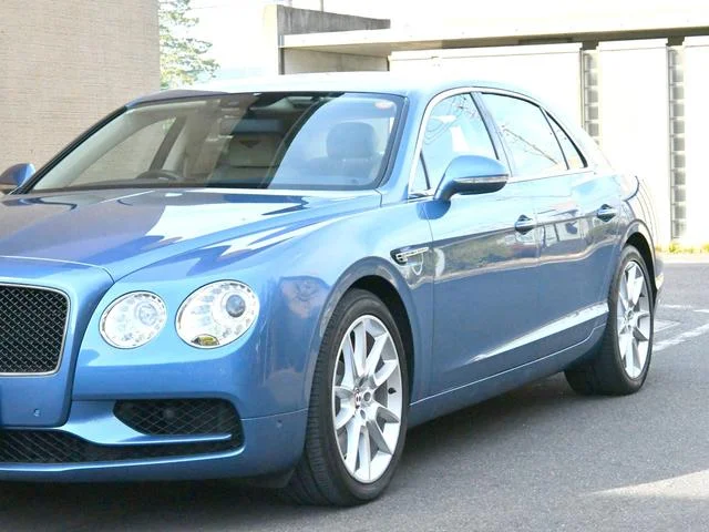 Bentley FLYING SPUR — фото 3