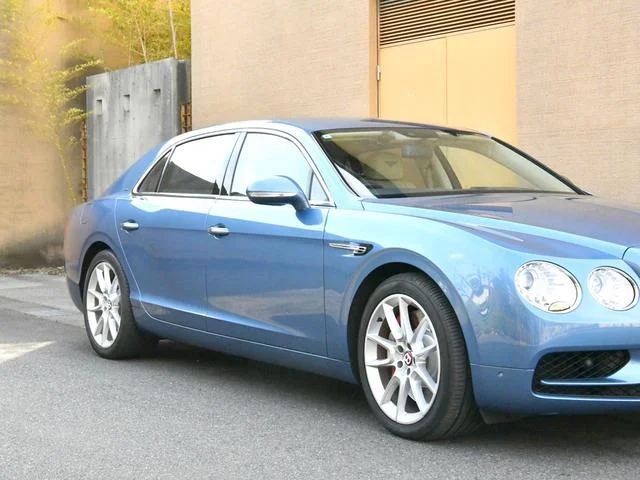 Bentley FLYING SPUR — фото 4