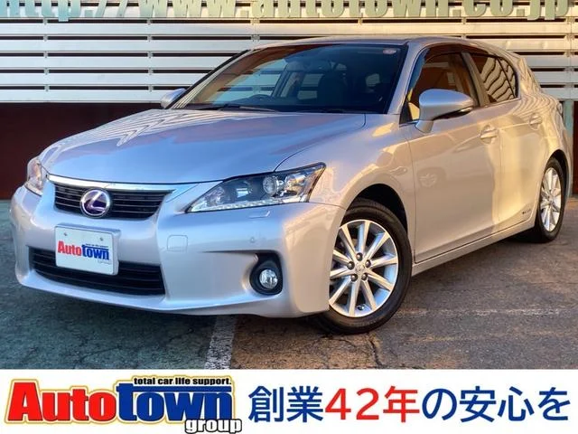 Lexus CT — фото 1