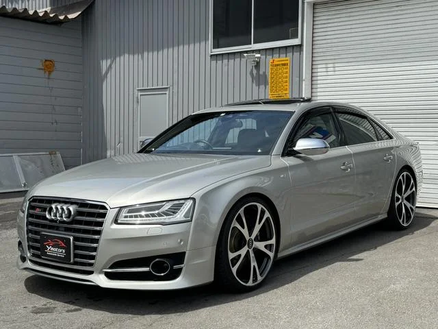 Audi S8 — фото 1