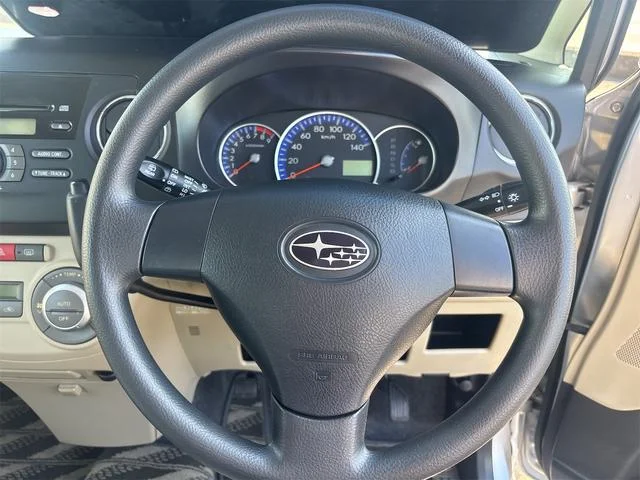 Subaru LUCRA — фото 3