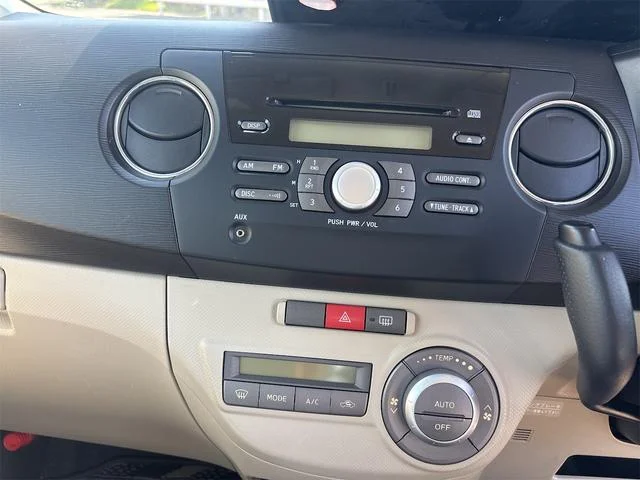 Subaru LUCRA — фото 4