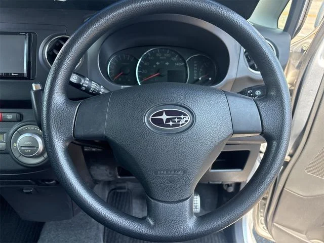 Subaru LUCRA — фото 3