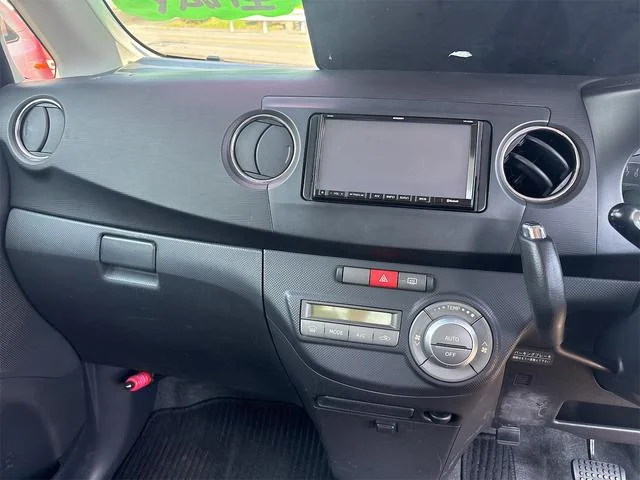 Subaru LUCRA — фото 4