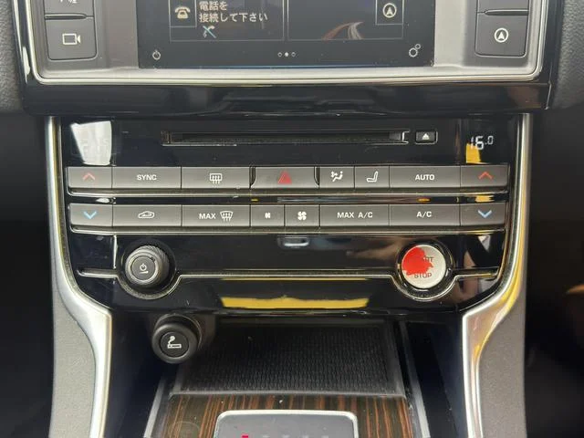 Jaguar XE — фото 3