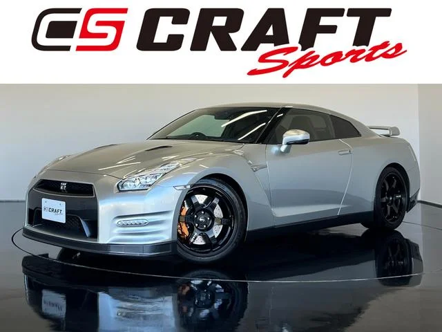 Nissan GT-R — фото 1
