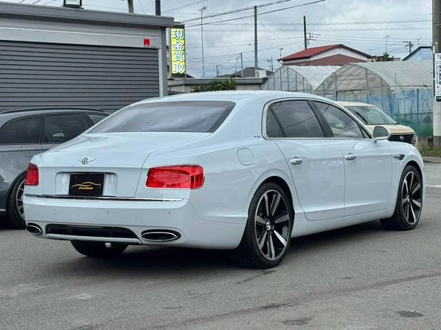 Bentley FLYING SPUR — фото 3
