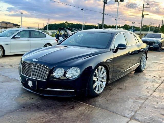 Bentley FLYING SPUR — фото 1