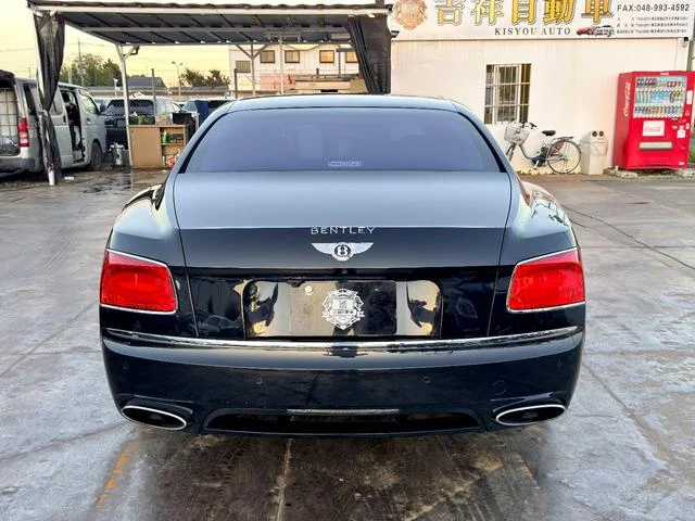 Bentley FLYING SPUR — фото 3