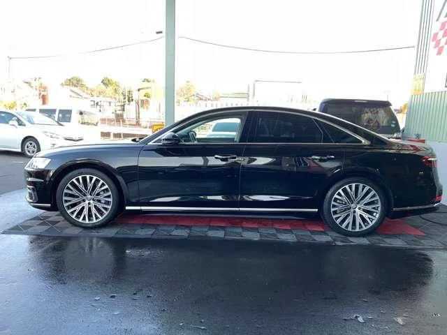 Audi A8 — фото 6