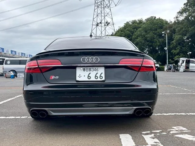 Audi S8 — фото 5