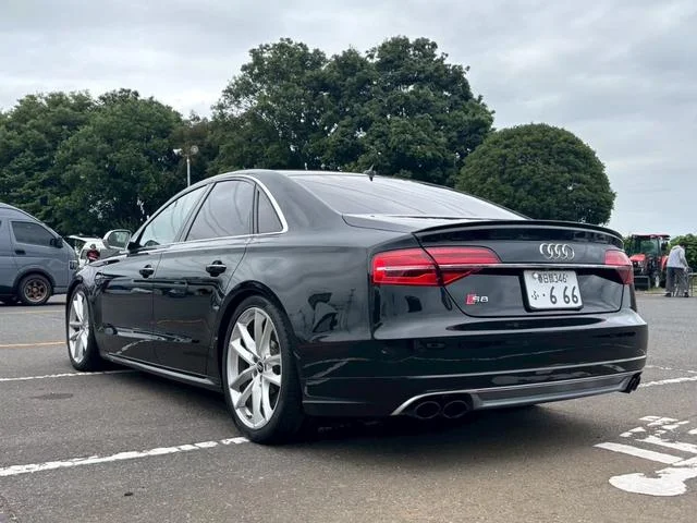Audi S8 — фото 6