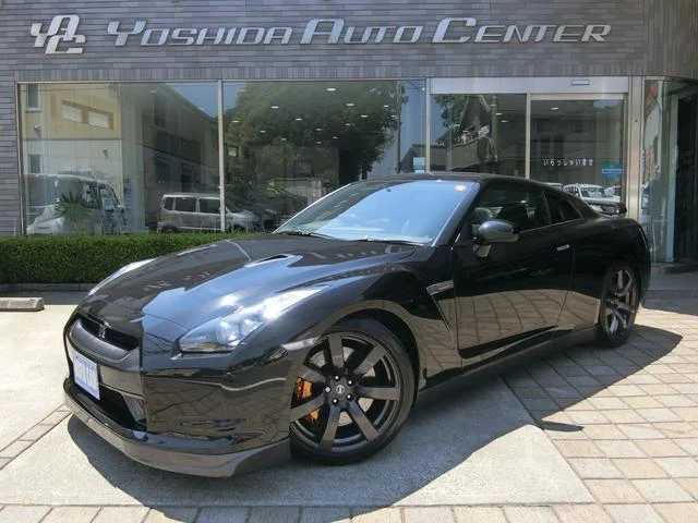 Nissan GT-R — фото 1