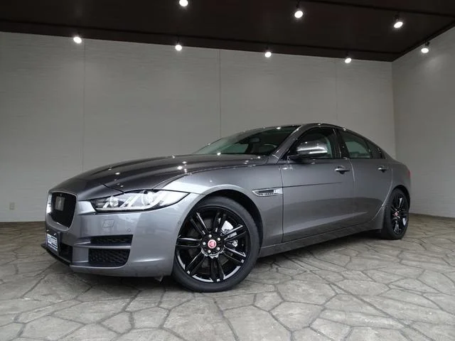 Jaguar XE — фото 2