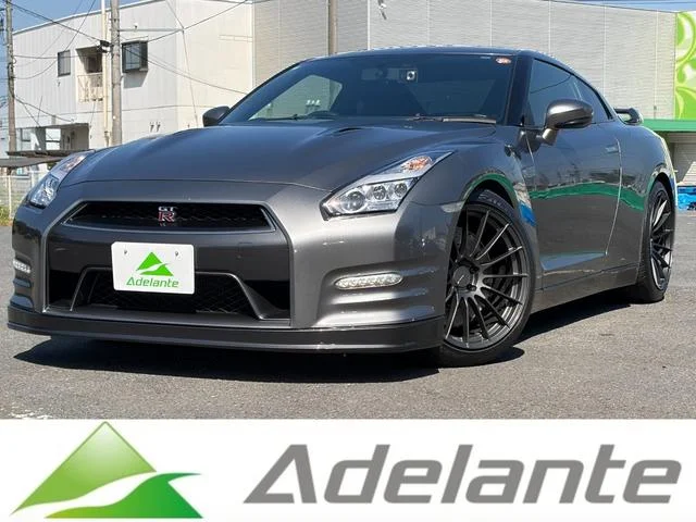 Nissan GT-R — фото 1