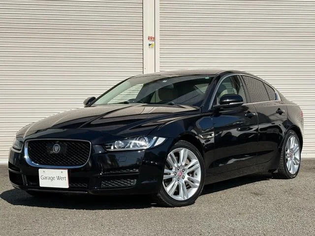 Jaguar XE — фото 1