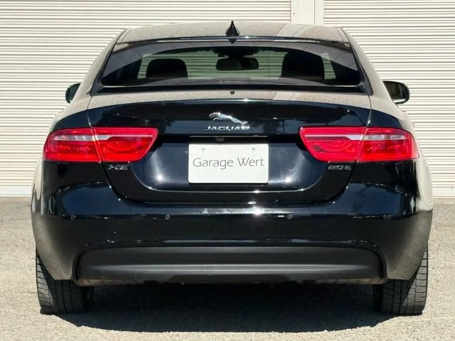 Jaguar XE — фото 3