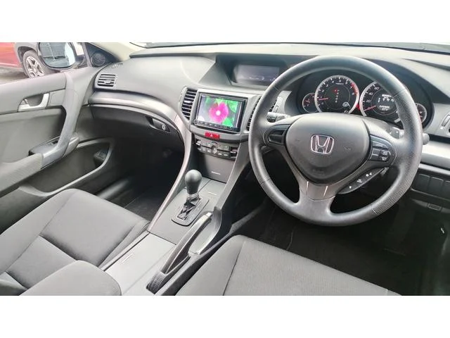 Honda ACCORD TOURER — фото 4