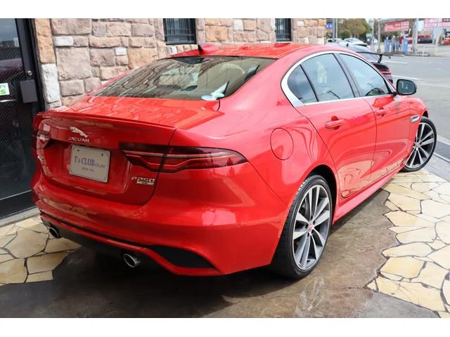 Jaguar XE — фото 4