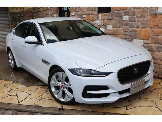 Jaguar XE — фото 3