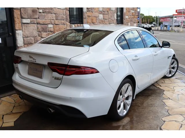 Jaguar XE — фото 4