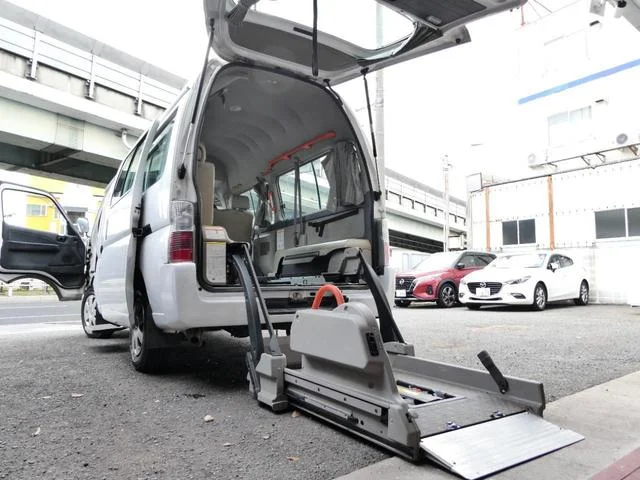 Nissan CARAVAN BUS — фото 4